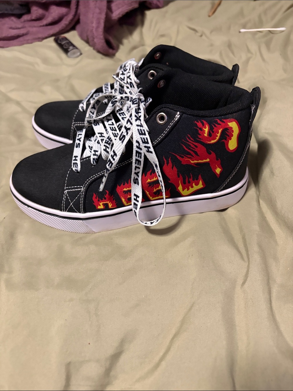 Heelys Men's Black Sneakers with White Logo Laces and Red Insoles - Picture 3 of 6